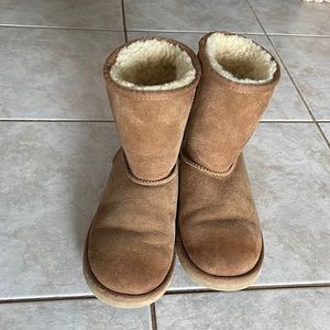 Ugh: brown low boots